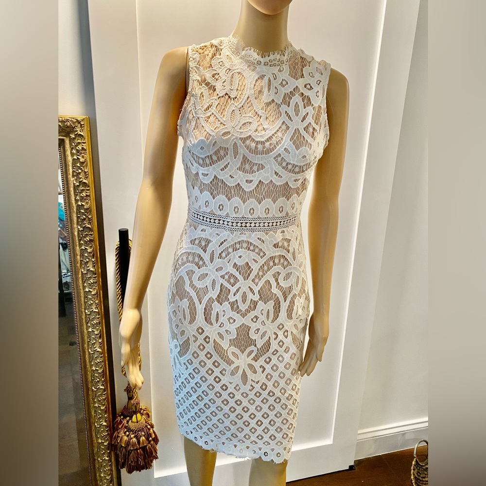 Women’s Lulus White and beige dress. Sz S - invisible back zipper. Below knee